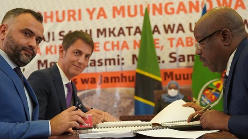 Yapı Merkezi and Tanzania Railways Corporation signing the construction agreement for the 4th phase of Standard Gauge Railway (SGR) connecting Tabora and Isaka.