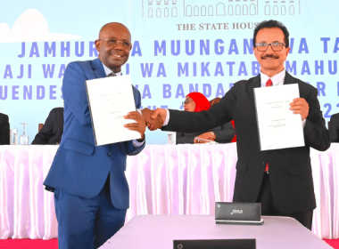 DP World CEO Ahmed bin Sulayem with Tanzania's Minister of Transport, Makame