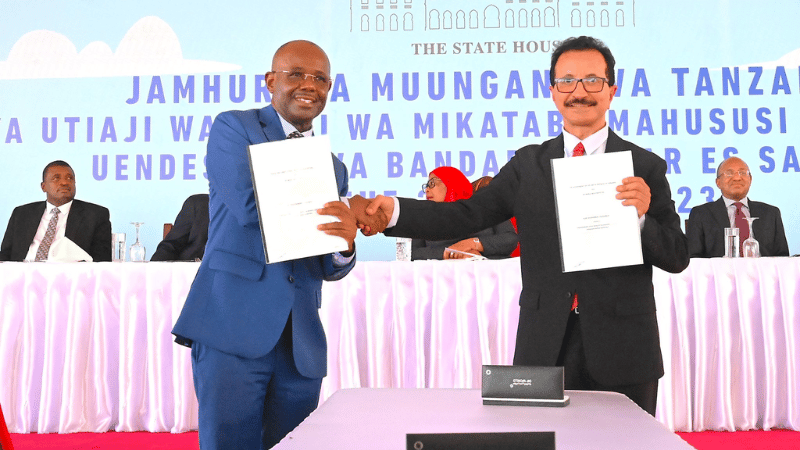 DP World CEO Ahmed bin Sulayem with Tanzania's Minister of Transport, Makame