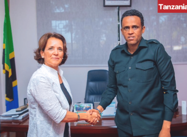 Minister for Agriculture Hon. Hussein Bashe (left) and WFP Country Representative Sarah Gordon-Gibson