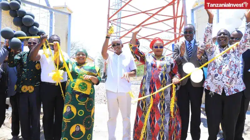 Minister Silaa launching the Singida moblie communication tower
